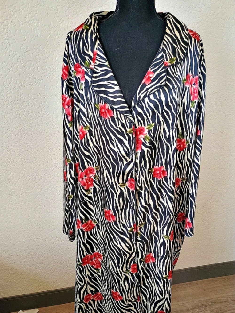 Avenue Body Zebra Floral Midi Dress Size 30/32 Like New